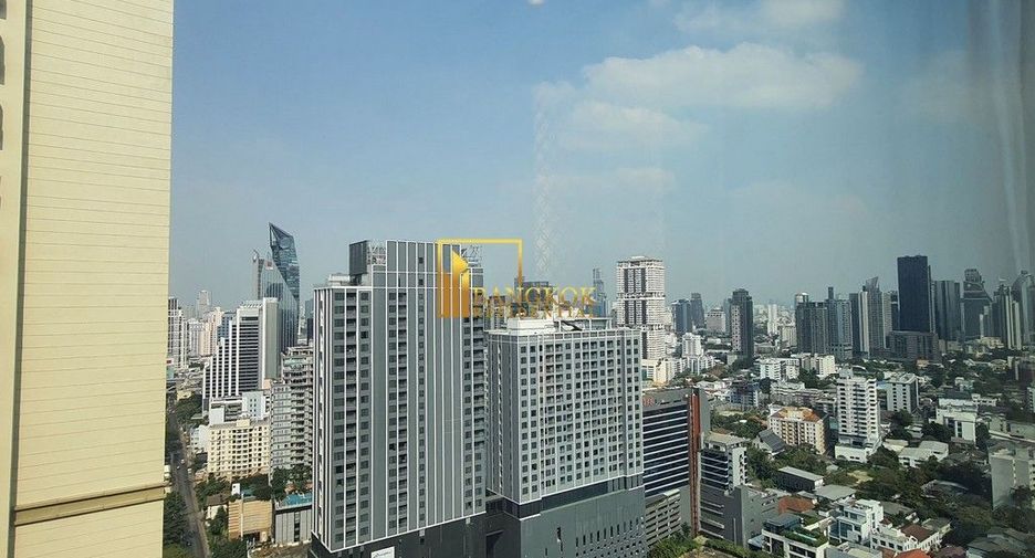Condo en alquiler y en venta de 3 habitaciones en Khlong Toei, Bangkok