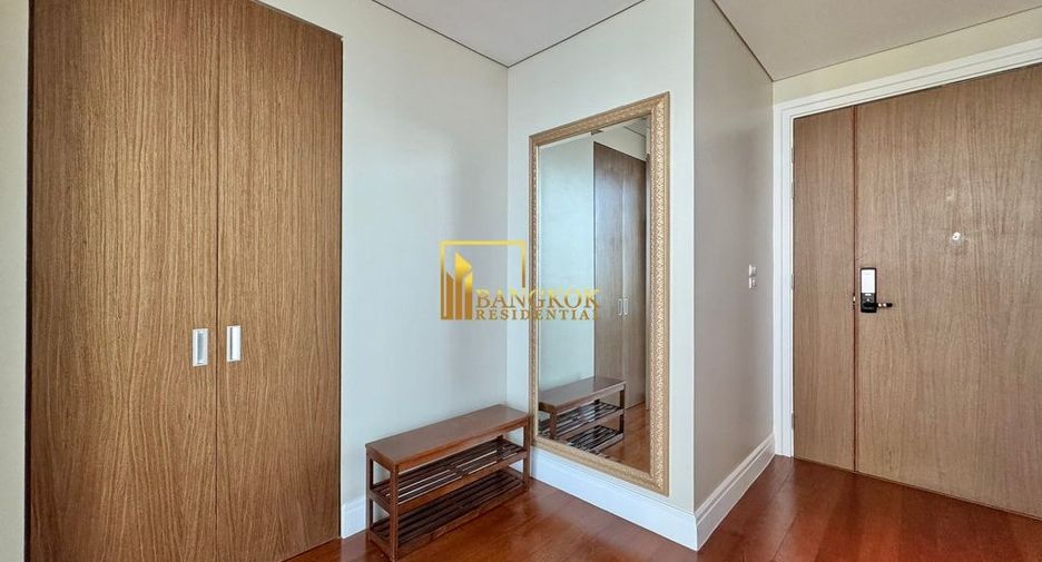 Condo en alquiler y en venta de 3 habitaciones en Khlong Toei, Bangkok