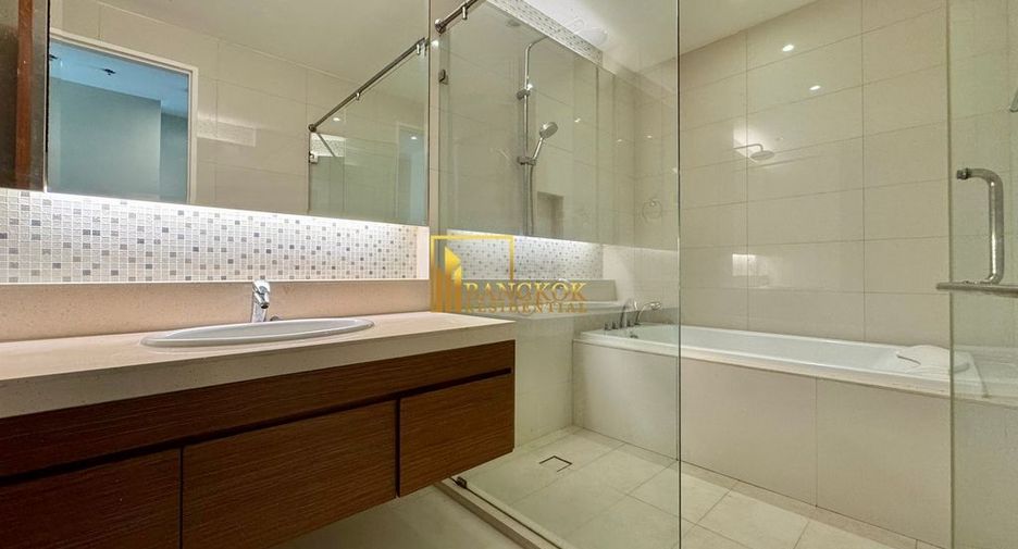 Condo en alquiler y en venta de 3 habitaciones en Khlong Toei, Bangkok
