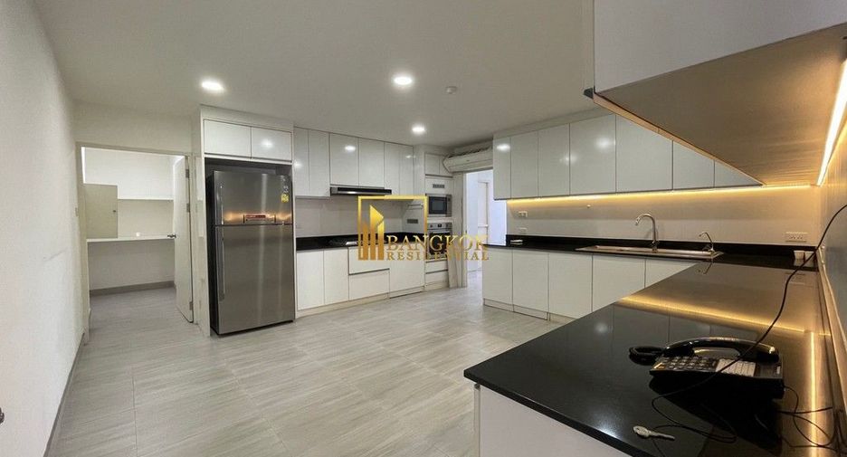 Condo en alquiler y en venta de 3 habitaciones en Watthana, Bangkok