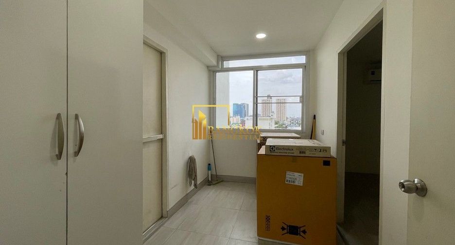 Condo en alquiler y en venta de 3 habitaciones en Watthana, Bangkok