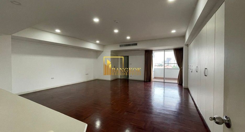Condo en alquiler y en venta de 3 habitaciones en Watthana, Bangkok
