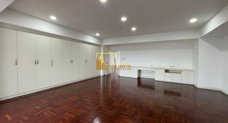Condo en alquiler y en venta de 3 habitaciones en Watthana, Bangkok