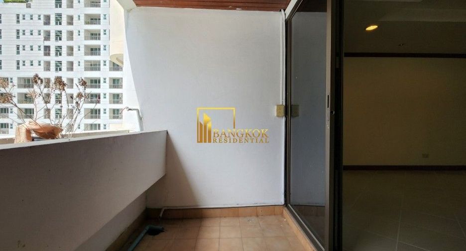 Condo en alquiler y en venta de 3 habitaciones en Khlong Toei, Bangkok