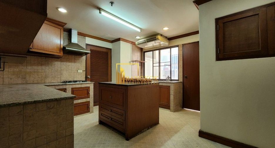 Condo en alquiler y en venta de 3 habitaciones en Khlong Toei, Bangkok