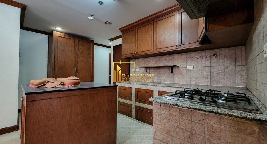 Condo en alquiler y en venta de 3 habitaciones en Khlong Toei, Bangkok