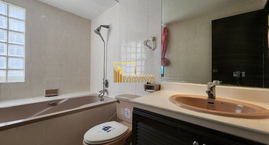 Condo en alquiler y en venta de 3 habitaciones en Khlong Toei, Bangkok
