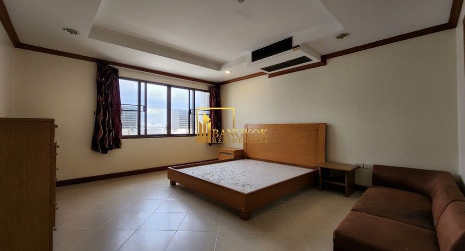Condo en alquiler y en venta de 3 habitaciones en Khlong Toei, Bangkok