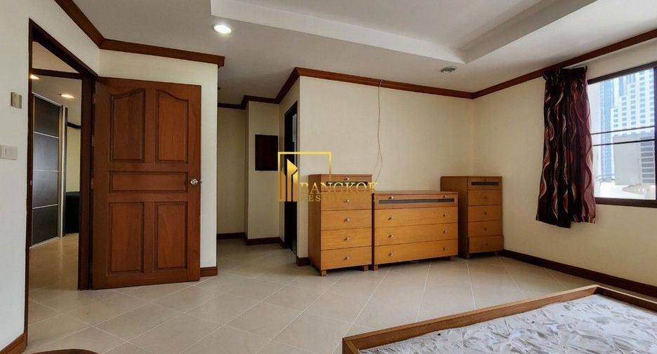 Condo en alquiler y en venta de 3 habitaciones en Khlong Toei, Bangkok