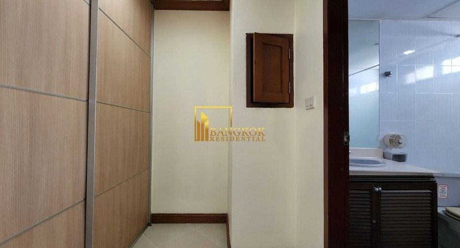 Condo en alquiler y en venta de 3 habitaciones en Khlong Toei, Bangkok