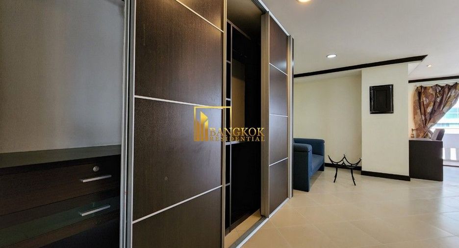 Condo en alquiler y en venta de 3 habitaciones en Khlong Toei, Bangkok