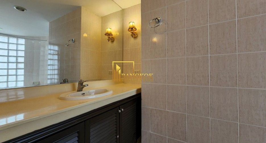 Condo en alquiler y en venta de 3 habitaciones en Khlong Toei, Bangkok