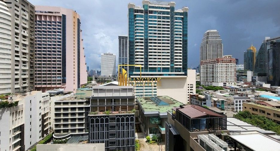Condo en alquiler y en venta de 3 habitaciones en Khlong Toei, Bangkok