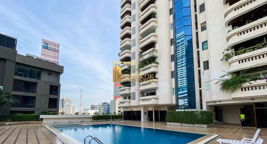 Condo en alquiler y en venta de 3 habitaciones en Khlong Toei, Bangkok