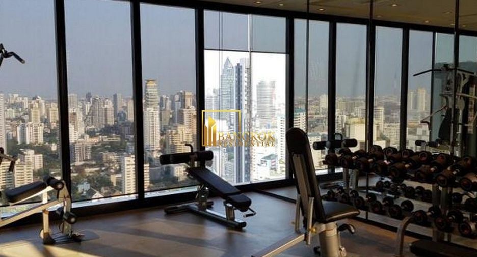 Condo en alquiler y en venta de 3 habitaciones en Khlong Toei, Bangkok