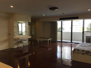 Condo en alquiler y en venta de 5 habitaciones en Watthana, Bangkok