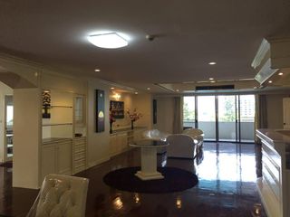 Condo en alquiler y en venta de 5 habitaciones en Watthana, Bangkok