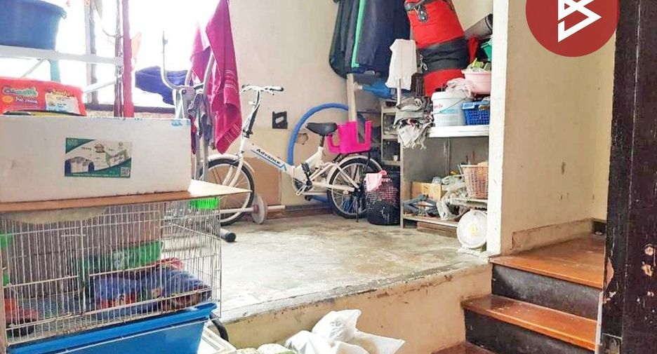 For sale 3 bedrooms retail Space in Wang Thonglang, Bangkok