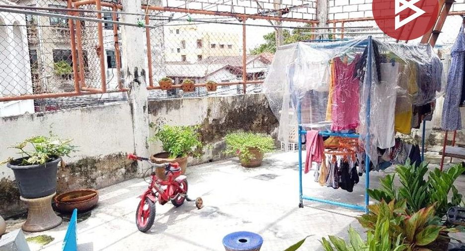 For sale 3 bedrooms retail Space in Wang Thonglang, Bangkok