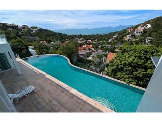 For sale 6 bedrooms villa in Ko Samui, Surat Thani