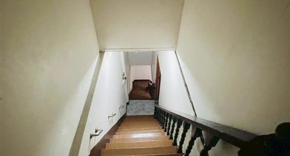 For sale 3 bedrooms retail Space in Rat Burana, Bangkok