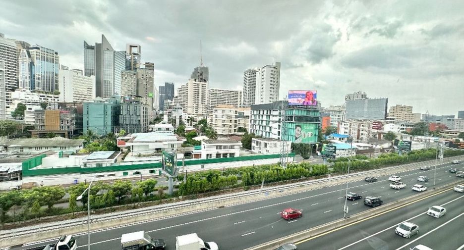 For rent and for sale 2 bedrooms condo in Pathum Wan, Bangkok