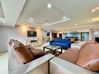 For sale 3 bedrooms condo in Khlong Toei, Bangkok