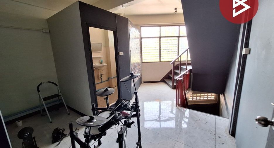 For sale 3 bedrooms retail Space in Wang Thonglang, Bangkok