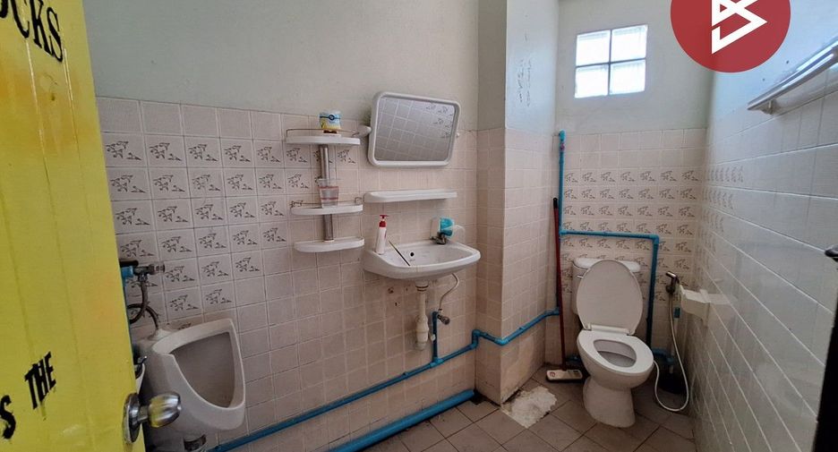 For sale 3 bedrooms retail Space in Wang Thonglang, Bangkok