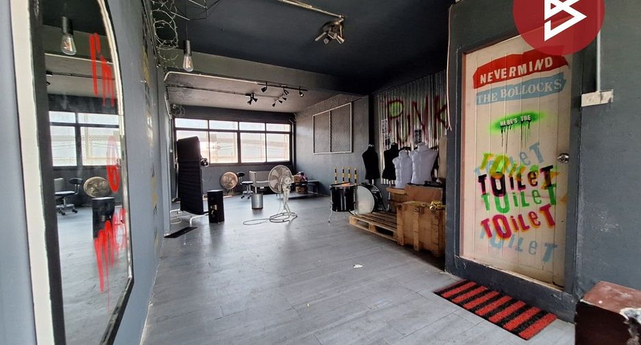 For sale 3 bedrooms retail Space in Wang Thonglang, Bangkok