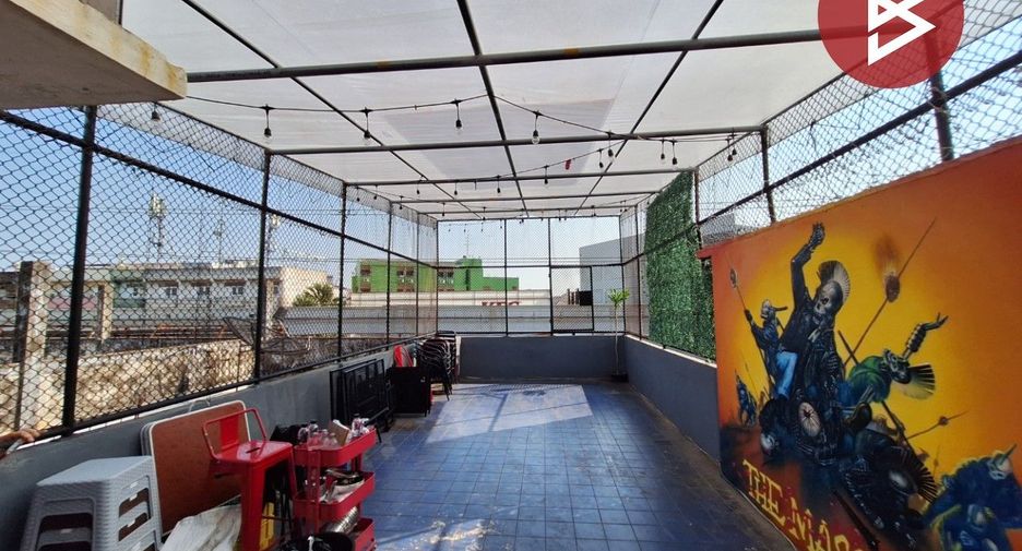For sale 3 bedrooms retail Space in Wang Thonglang, Bangkok