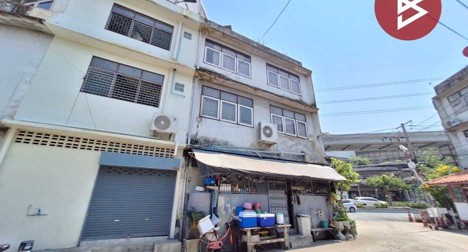 For sale 3 bedrooms retail Space in Wang Thonglang, Bangkok