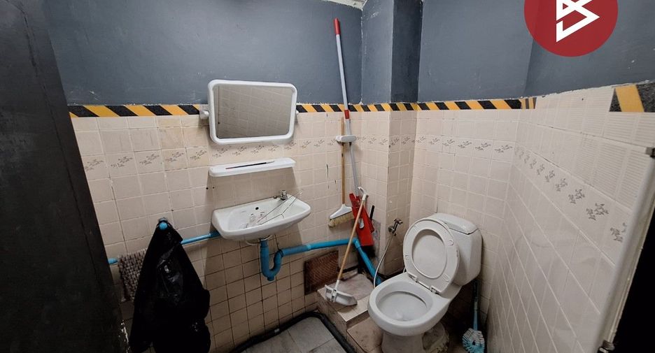 For sale 3 bedrooms retail Space in Wang Thonglang, Bangkok