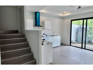 For sale 2 ベッドルーム townhouse in Ko Samui, Surat Thani