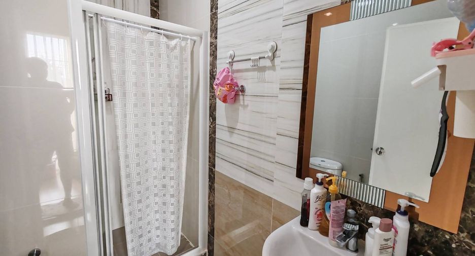 Casa adosada en venta de 4 habitaciones en Lak Si, Bangkok