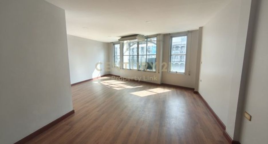 For sale 5 bedrooms townhouse in Chatuchak, Bangkok
