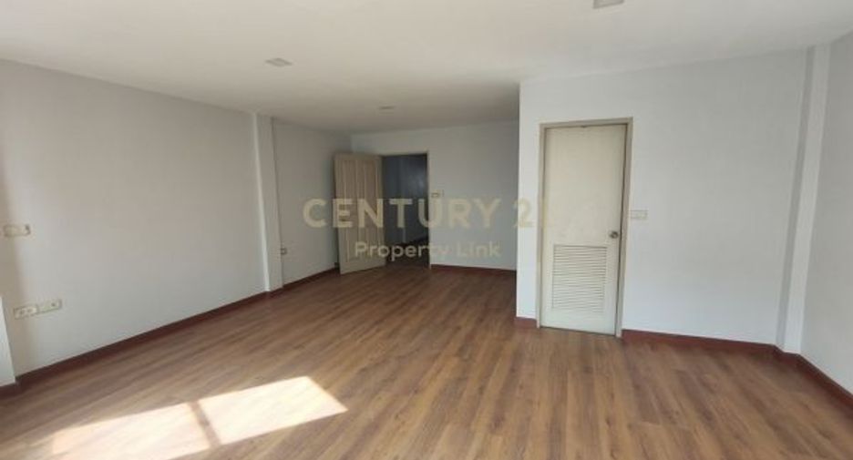 For sale 5 bedrooms townhouse in Chatuchak, Bangkok
