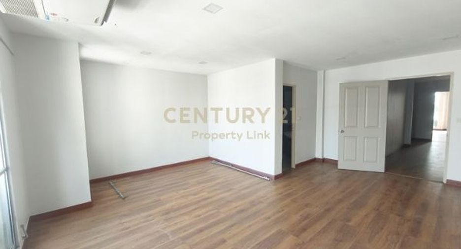 For sale 5 bedrooms townhouse in Chatuchak, Bangkok
