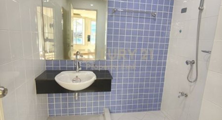 For sale 5 bedrooms townhouse in Chatuchak, Bangkok