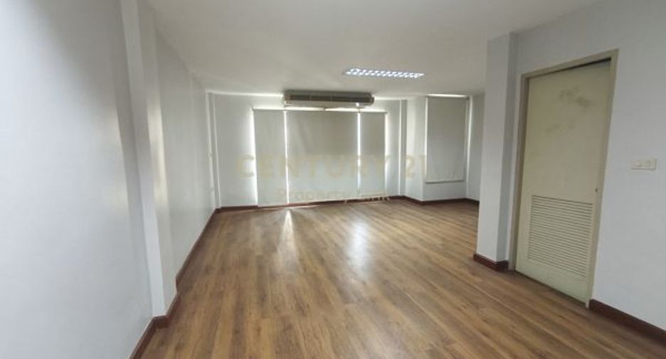 For sale 5 bedrooms townhouse in Chatuchak, Bangkok