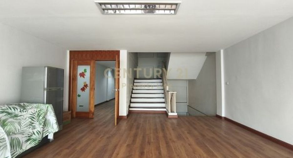 For sale 5 bedrooms townhouse in Chatuchak, Bangkok