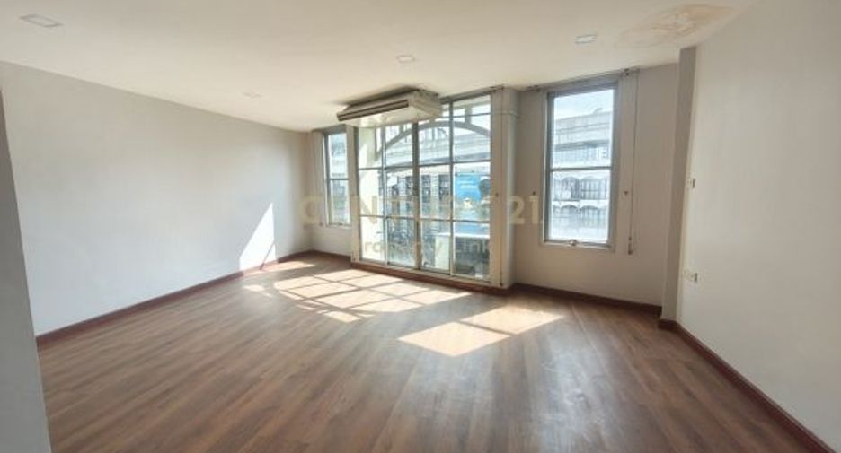 For sale 5 bedrooms townhouse in Chatuchak, Bangkok