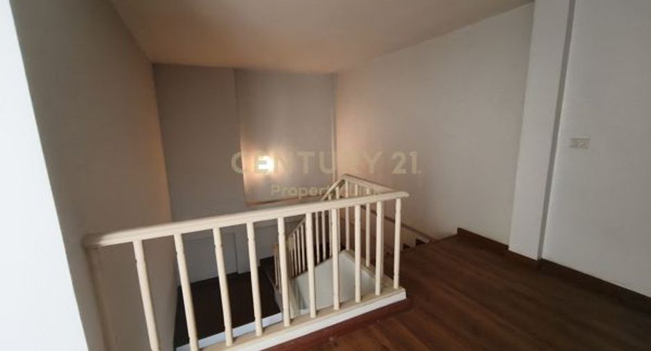 For sale 5 bedrooms townhouse in Chatuchak, Bangkok