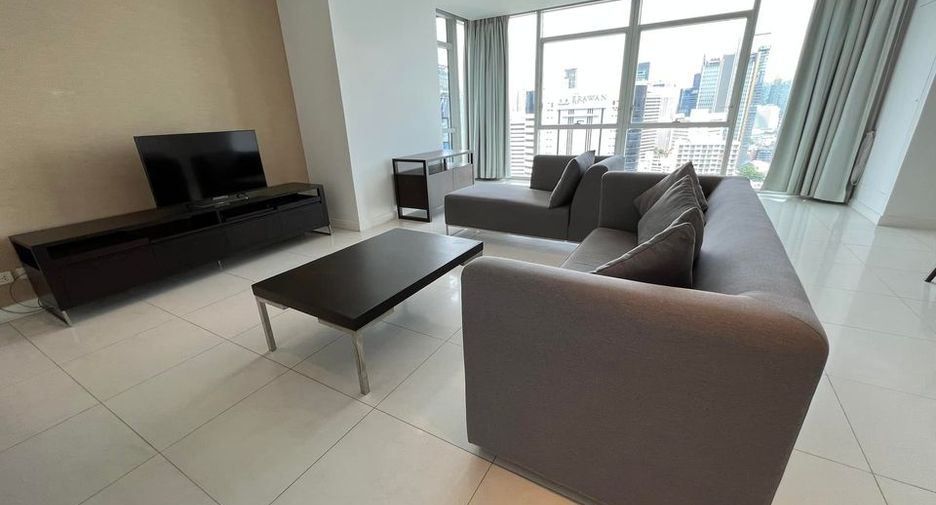 For rent 3 bedrooms condo in Pathum Wan, Bangkok