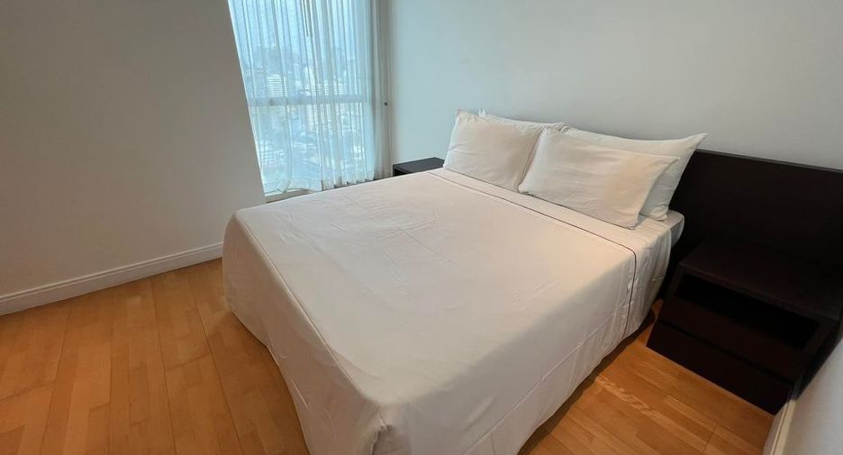 For rent 3 bedrooms condo in Pathum Wan, Bangkok