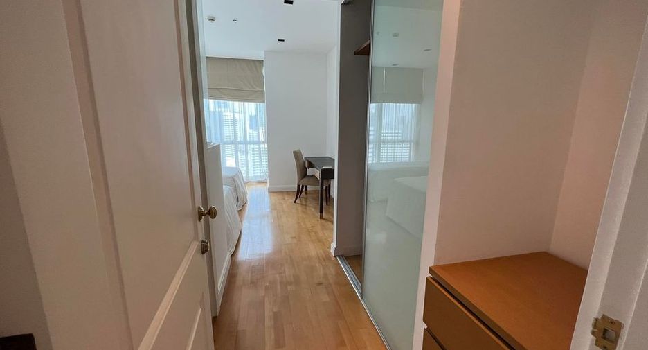 For rent 3 bedrooms condo in Pathum Wan, Bangkok