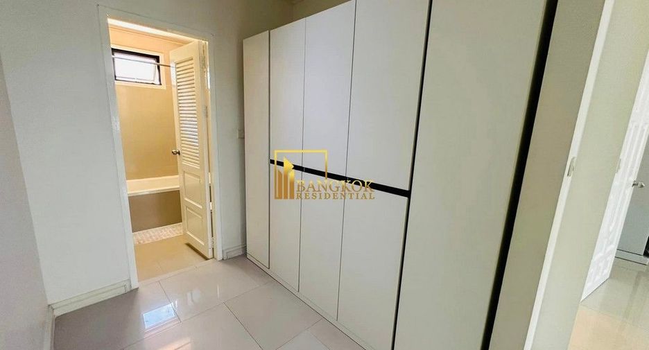 Reihenhaus zur Miete und zum Kauf mit 4 Zimmer in Watthana, Bangkok