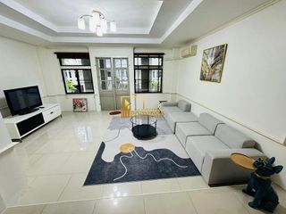 Reihenhaus zur Miete und zum Kauf mit 4 Zimmer in Watthana, Bangkok