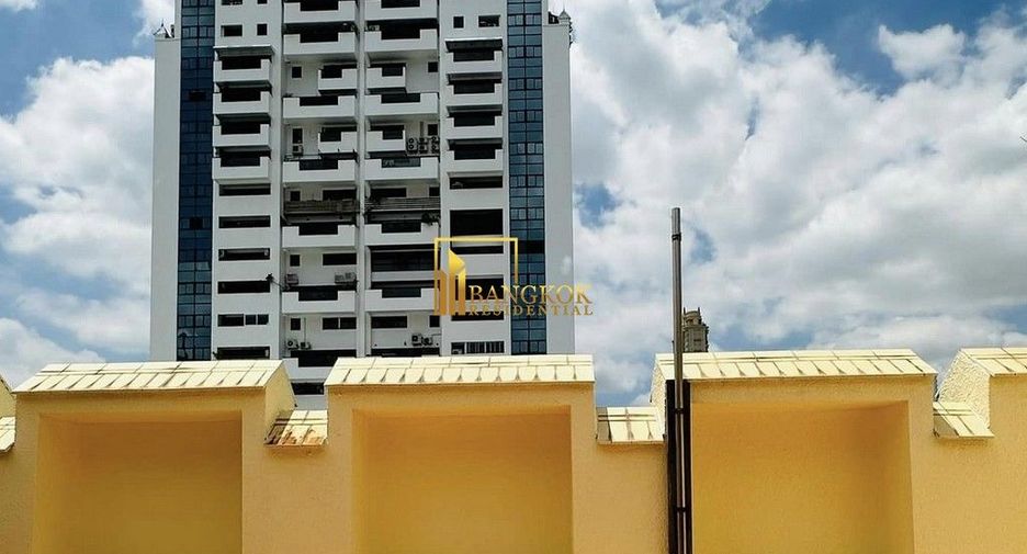 Reihenhaus zur Miete und zum Kauf mit 4 Zimmer in Watthana, Bangkok