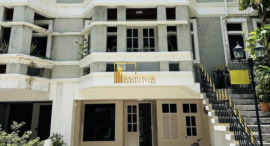 Reihenhaus zur Miete und zum Kauf mit 4 Zimmer in Watthana, Bangkok